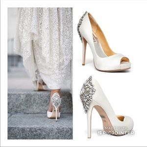 Badgley Mischka: Kiara Size 8.5 Peep toe pumps